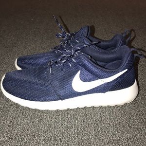 Nike roshe women’s sneaker